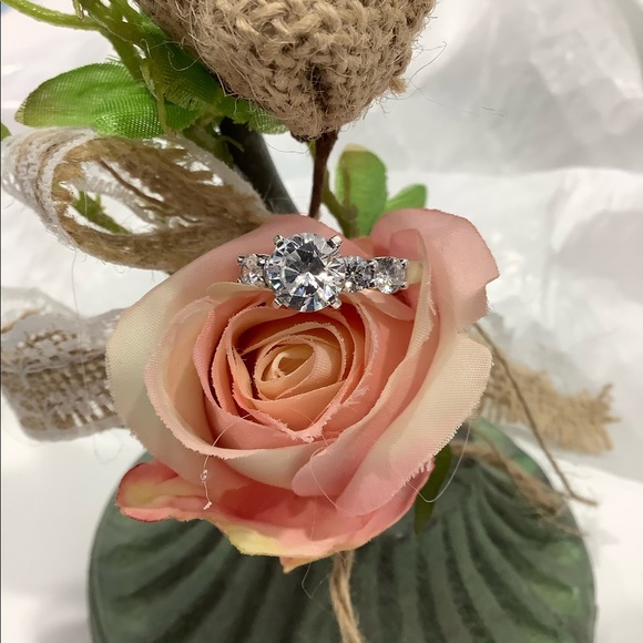 925 Sterling  CZ Ring 5 stones - Picture 9 of 17